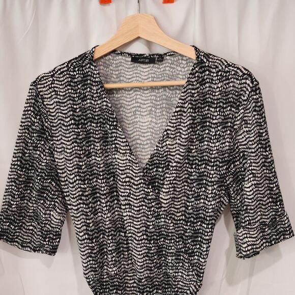 NWOT Apt 9 Dress Cross over Knee Length Short Sleeves Cuffed Black White - Picture 2 of 12